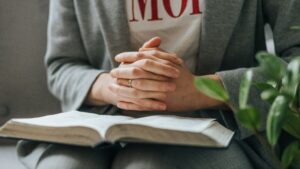 Moms / Grandmothers in Prayer
